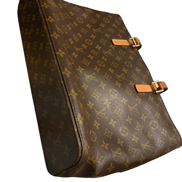 Authentic Louis vuitton Luco Tote. - Picture 3 of 9